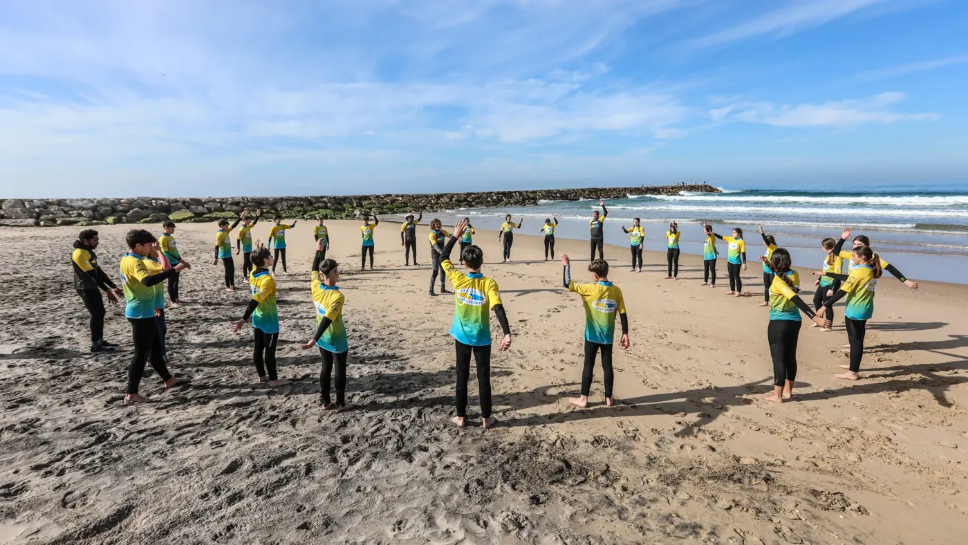 Aula de surf com licras personalizadas